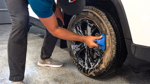 Detail Geek Wheel and Tire Cleaner for cleaning dirty wheels rims and tires to clean brake dust tire blooming and dirt from vehicle wheels and tires non acid wheel and tire cleaner